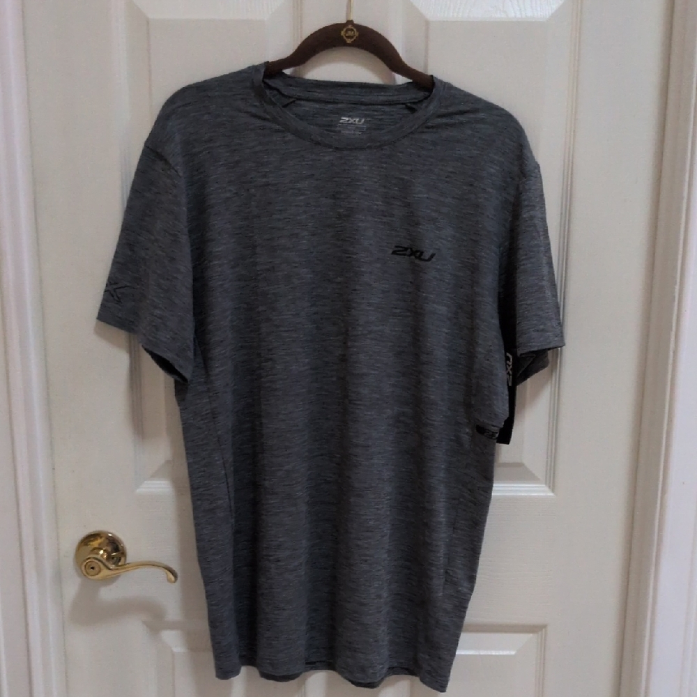 2XU Motion Logo Print Gray Jersey Tee Shirt Men's Size Large - New With Tag